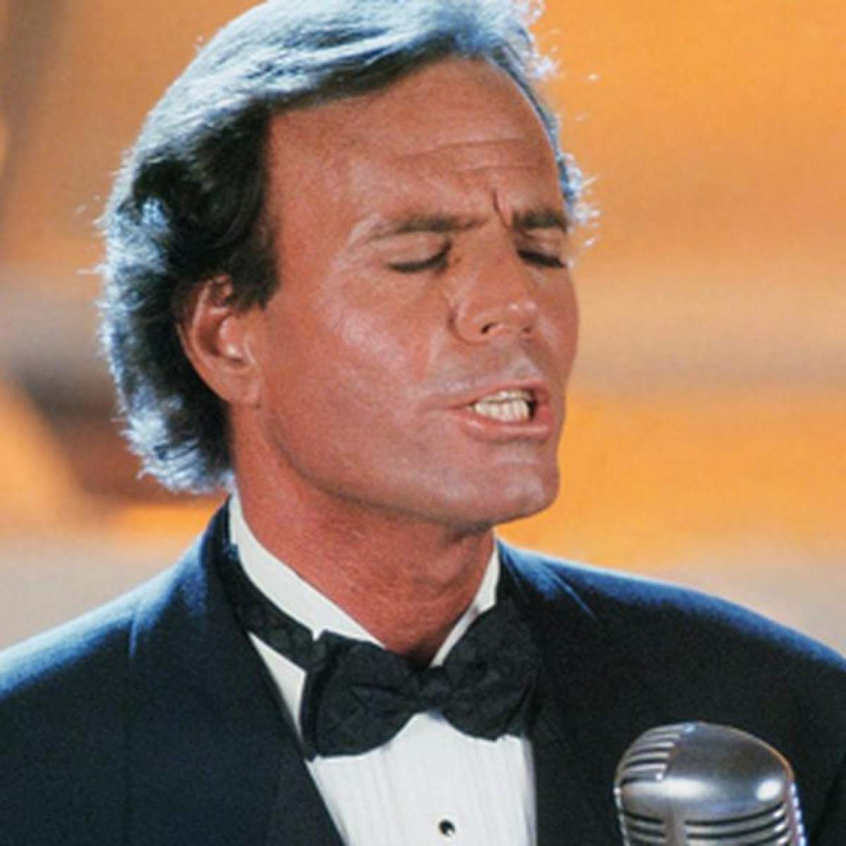 ŞOCANT!!! Muzica lui Julio Iglesias, metodă de tortură pentru deţinuţi!