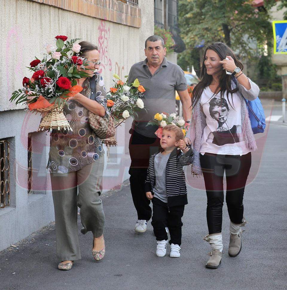 O mamă mândră! Uite-o pe Mara Bănică emoţionată în prima zi de grădiniţă a fiului ei