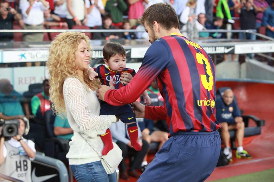 Shakira, Milan şi Pique, momente de iubire pe stadion