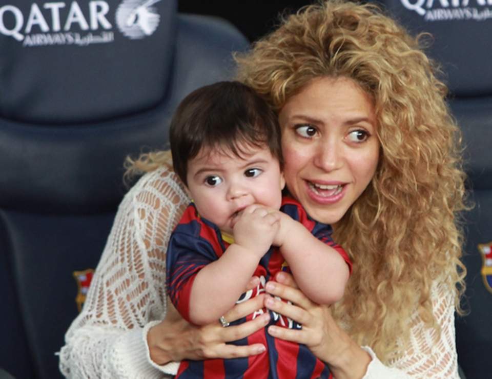 Shakira, Milan şi Pique, momente de iubire pe stadion