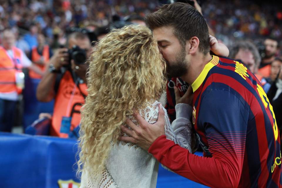 Shakira, Milan şi Pique, momente de iubire pe stadion
