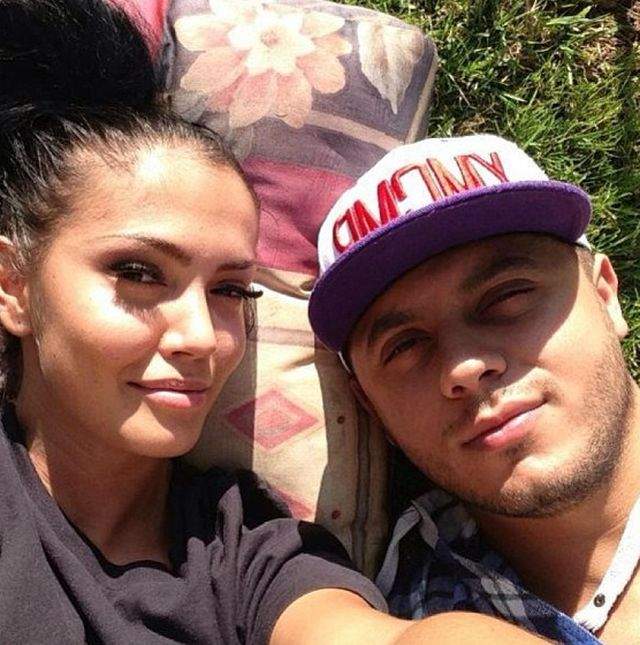 Andreea Mantea a decis? Vezi cu cine se giugiuleşte în iarbă!