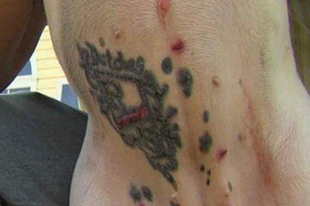 Doamne fereşte! Un bărbat a tatuat stomacul câinelui său! / VIDEO