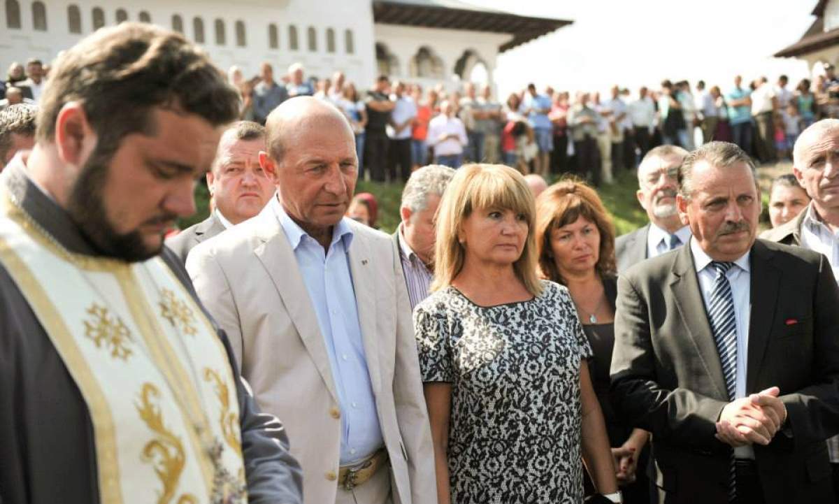 Maria Băsescu a mers din nou la spital să-şi viziteze nepoţica!