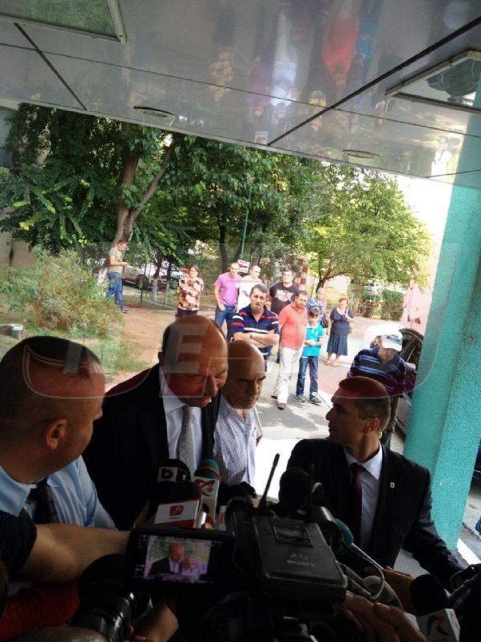 Traian Băsescu,  surprins la Spitalul Universitar! / FOTO