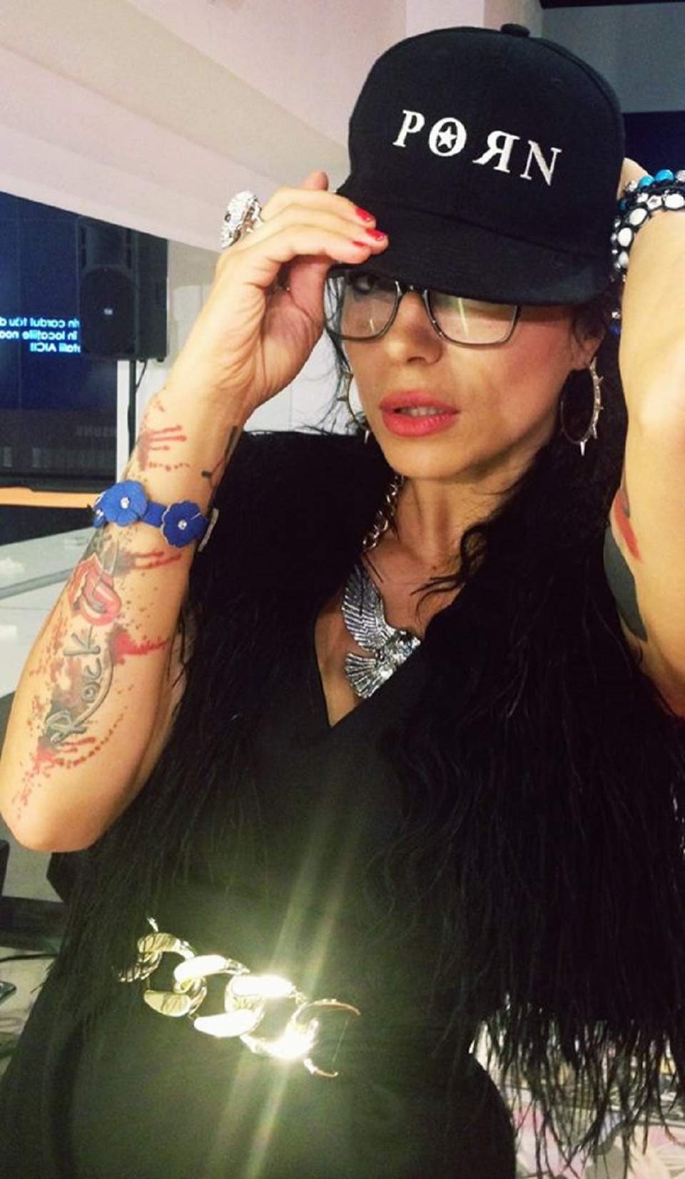DJ Wanda se antrenează cu sânii la vedere!
