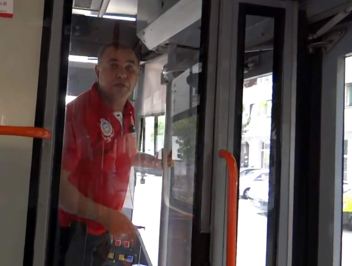 Aşa ceva? Un vatman al RATB a SCUIPAT un călător! / VIDEO