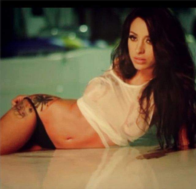HOT HOT HOT!!! Ruby, nu te-ai săturat să îţi încingi fanii? Nici ei