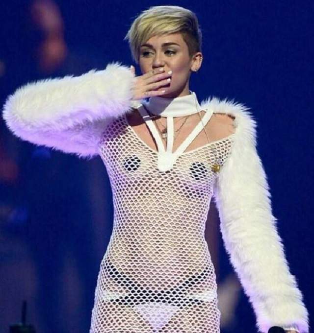 Mai porno de atât... nu se poate! Miley Cyrus în ipostaze XXX!