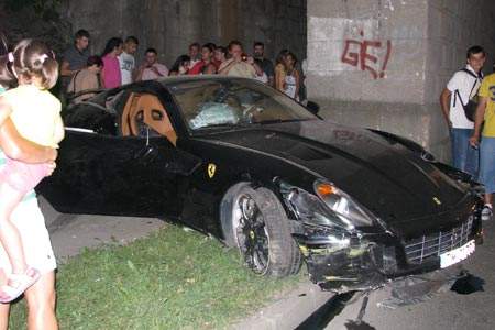 Ucigaşul cu Ferrari a fost eliberat!