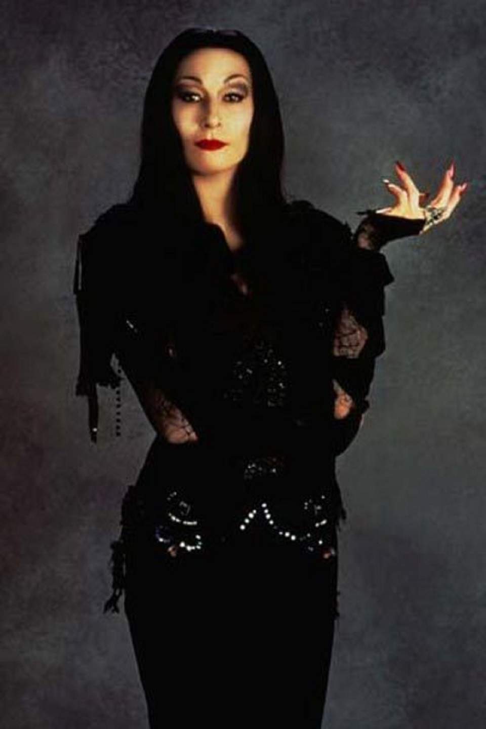 Andreea Mantea a ajuns Morticia Addams!