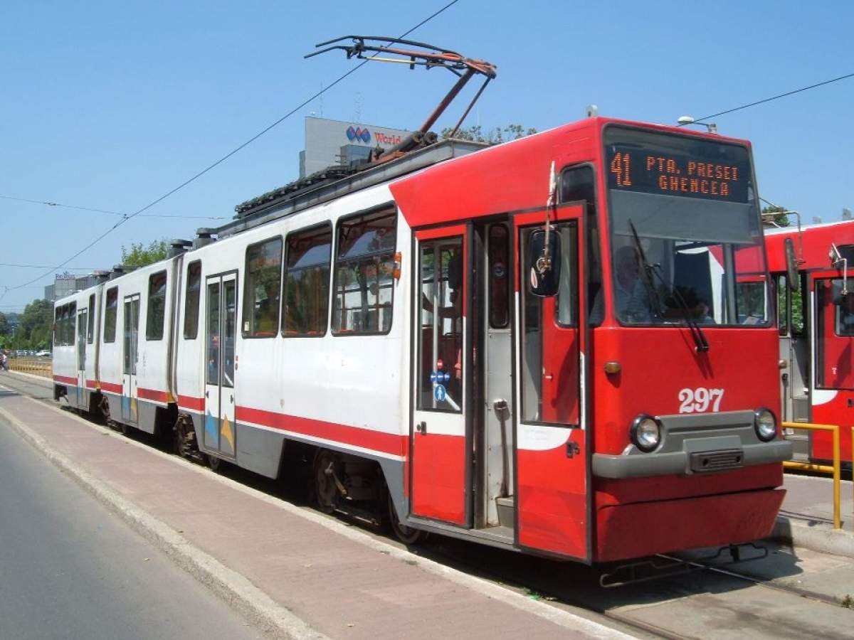 Blocaj în Capitală! Un tramvai de pe linia lui 41 s-a defectat, paralizând traficul în zonă