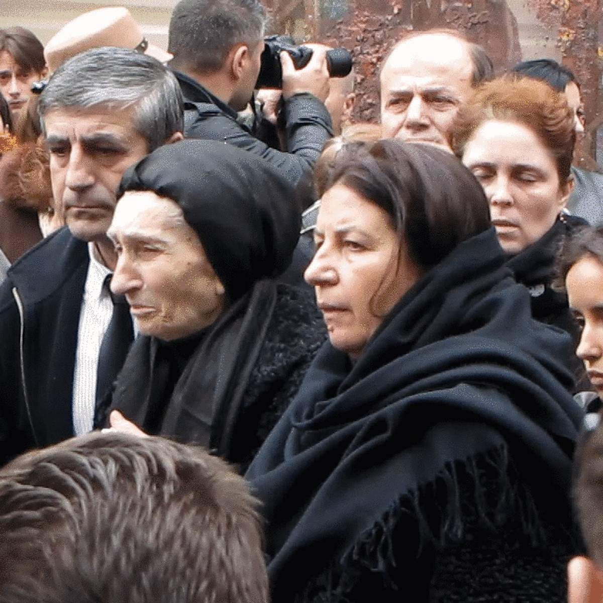 Mama lui Şerban Ionescu s-a operat la ochi! Vezi dacă Magda Catone are grijă de ea!