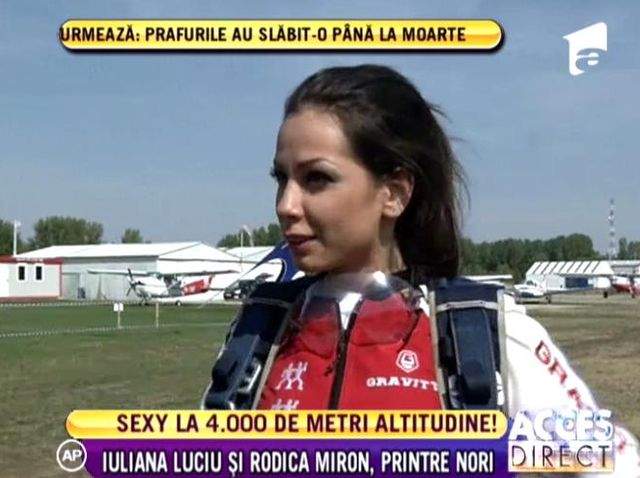 Iuliana Luciu şi Rodica Miron au sărit cu paraşuta de la 4.000 de metri / VIDEO