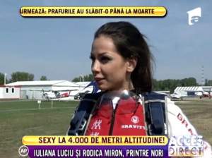 Iuliana Luciu şi Rodica Miron au sărit cu paraşuta de la 4.000 de metri / VIDEO