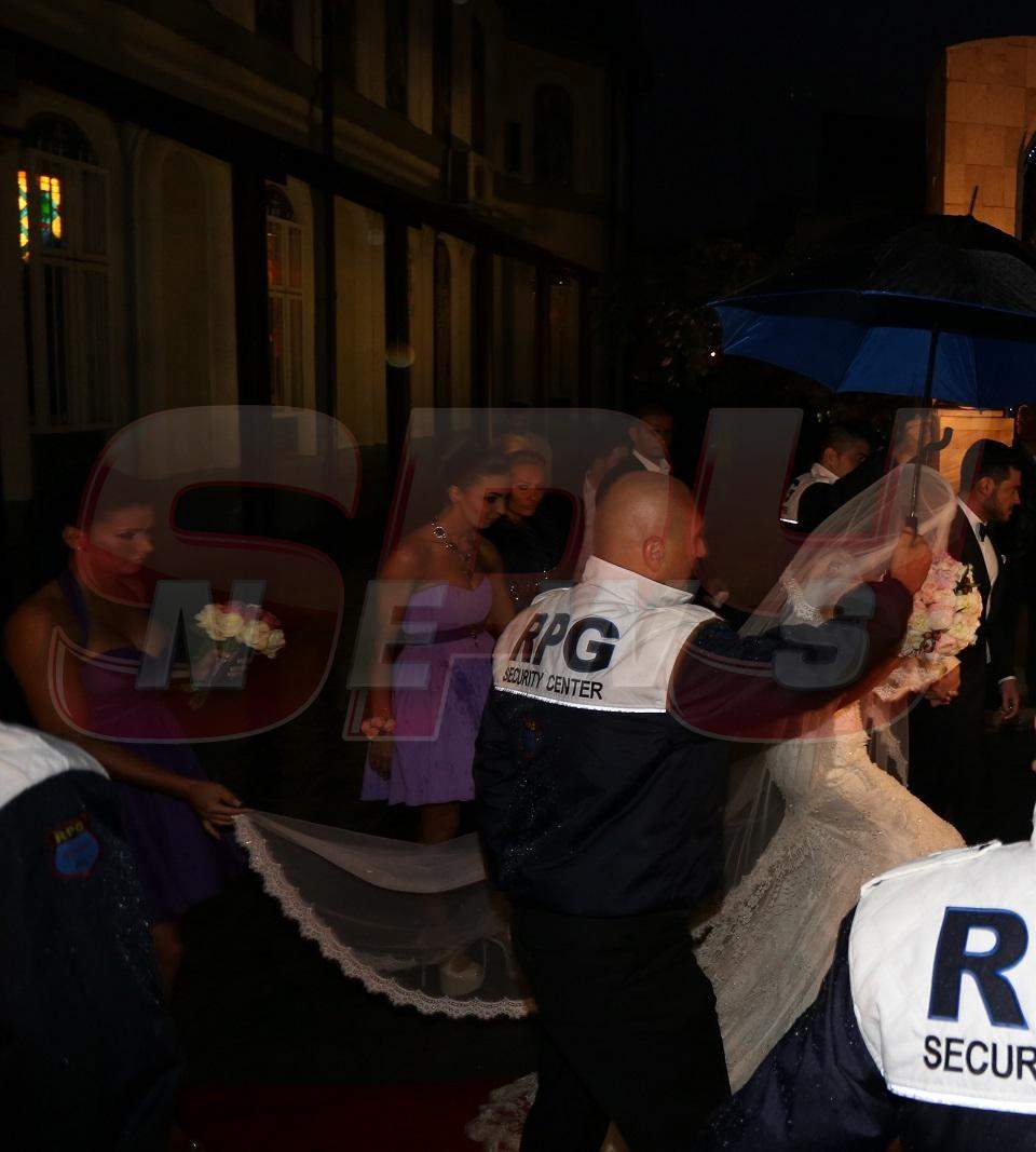 Domnişoarele de onoare au salvat rochia Biancăi!