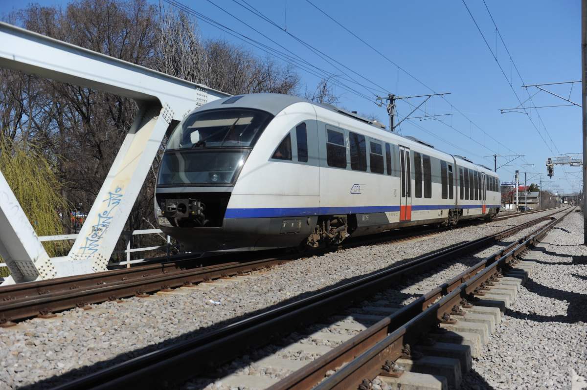 Neatenţia l-a costat viaţa! Un bărbat a murit călcat de tren!