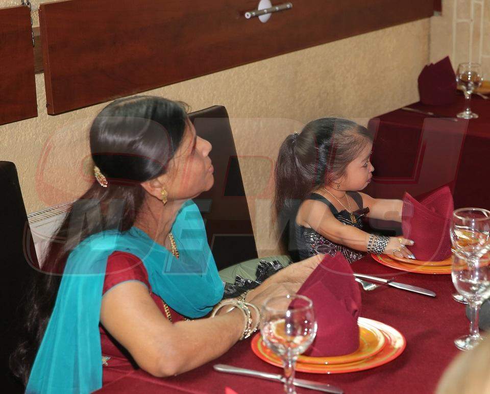 EXCLUSIV!!! Corneliu Vadim Tudor a fost cucerit de Jyoti Amge, cea mai mică femeie din lume