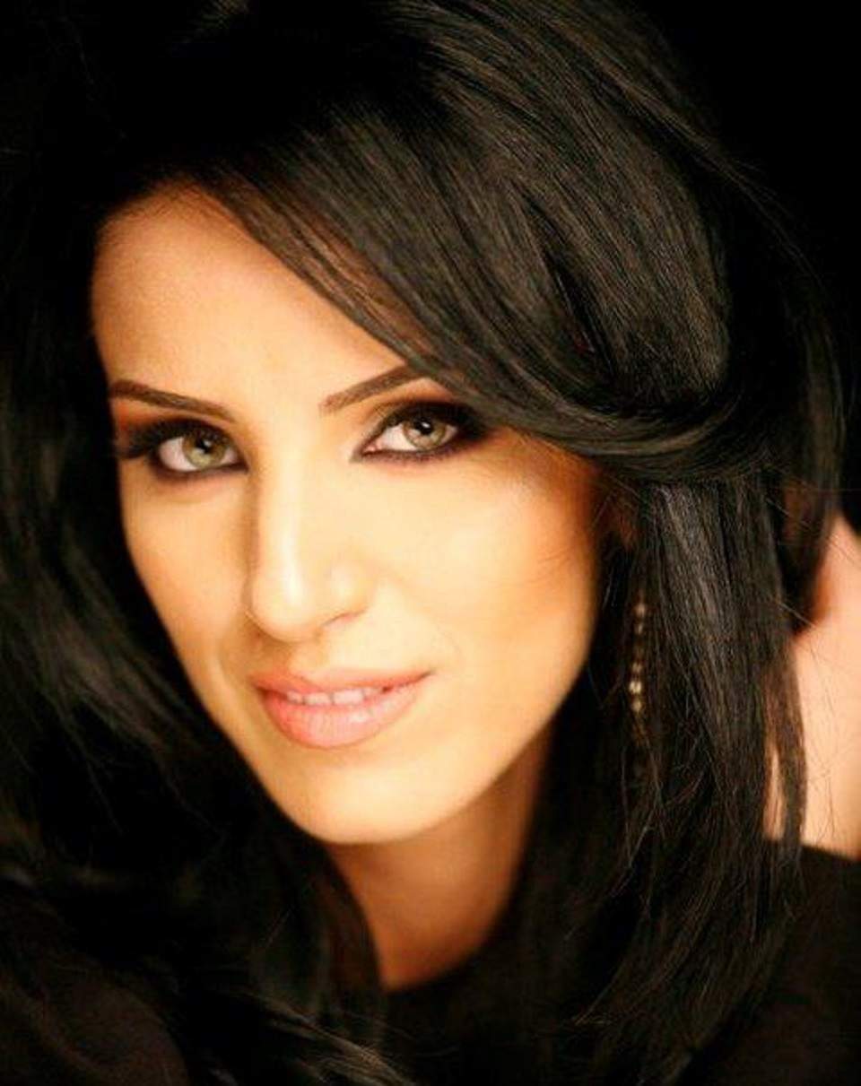 Adelina Pestriţu şochează din nou. Vezi ce altă vedetă a intrat în jocul ei!