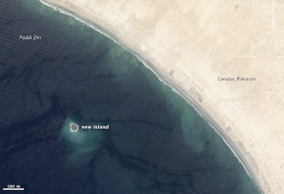 Ce este de fapt insula din Marea Arabiei care a apărut în urma unui cutremur!/ FOTO