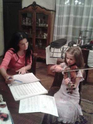 Silvia Lăuneanu, profă de vioară! Uite-o într-o ipostază inedită!