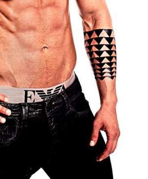 V-aţi întrebat vreodată ce semnifică tatuajul lui Bogdan Vlădău? Ei bine, noi vă oferim răspunsul