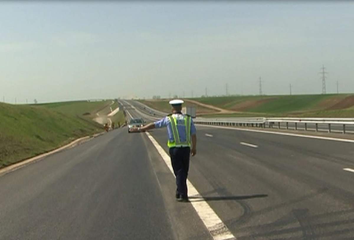 Teribilişti pe autostrăzile din România! Un tânăr a "zburat" cu 300 km/h!