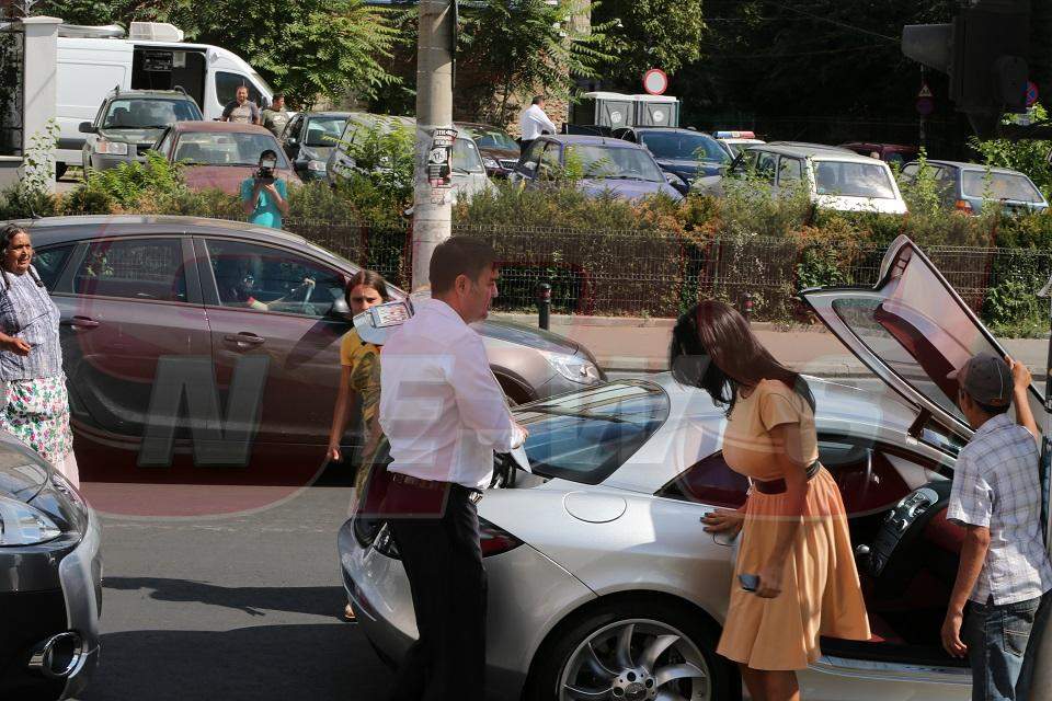 Opulenţă dusă la extrem! Nicoleta Luciu a venit în mare lux la cununie!/ GALERIE FOTO