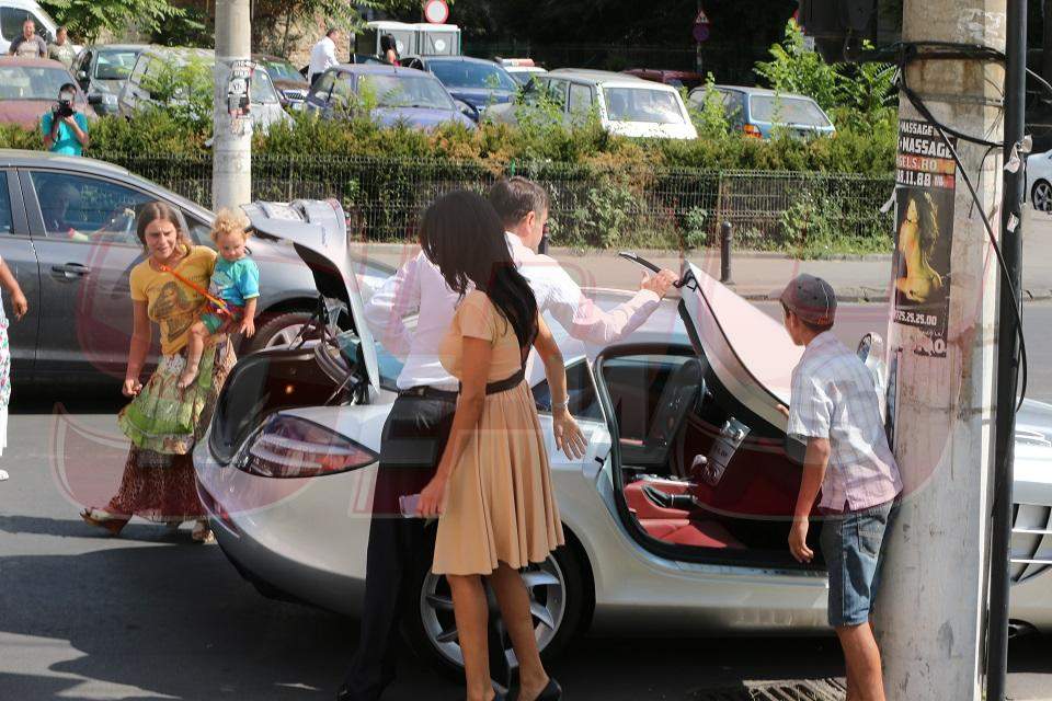 Opulenţă dusă la extrem! Nicoleta Luciu a venit în mare lux la cununie!/ GALERIE FOTO