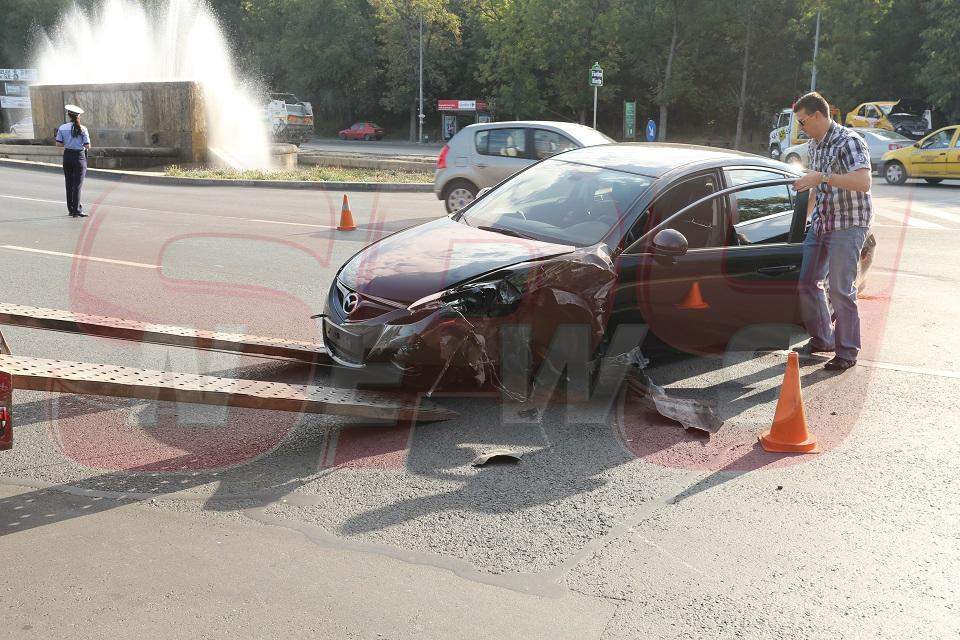 Accident grav în Capitală. Patru maşini s-au făcut praf