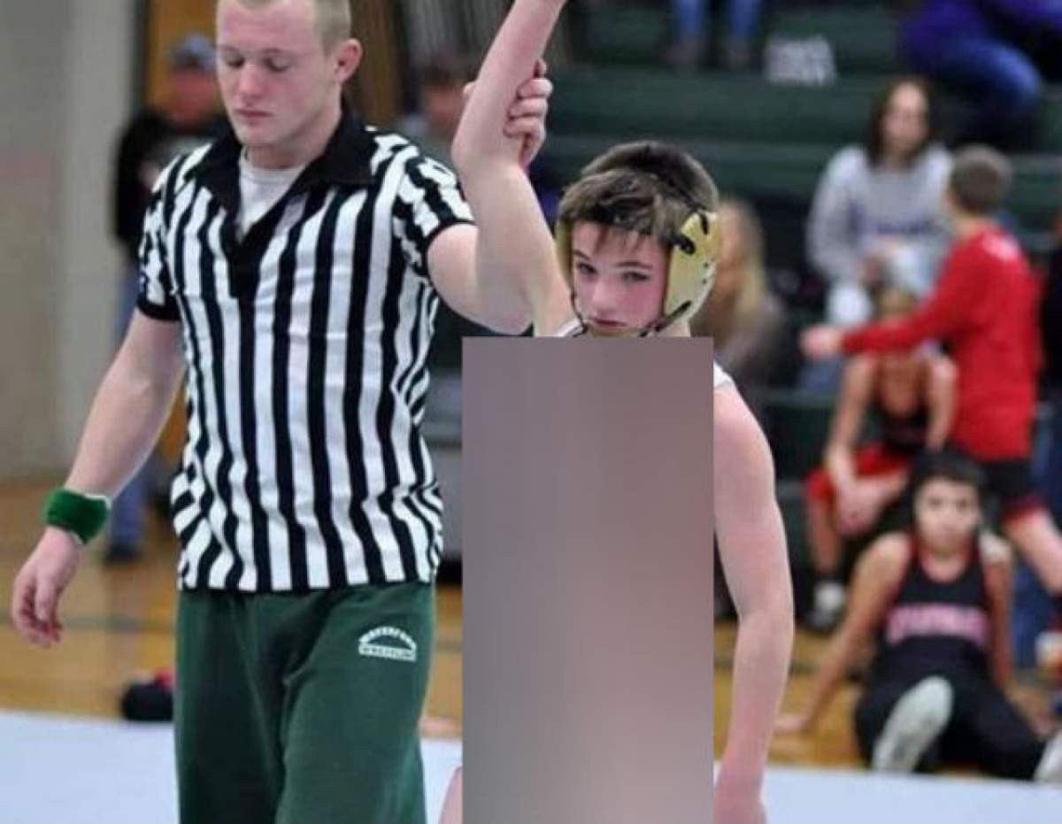 Mori de râs! Cum a făcut tipul ăsta wrestling e de toată jena! O să-ţi strice seara dacă-ţi place sportul ăsta