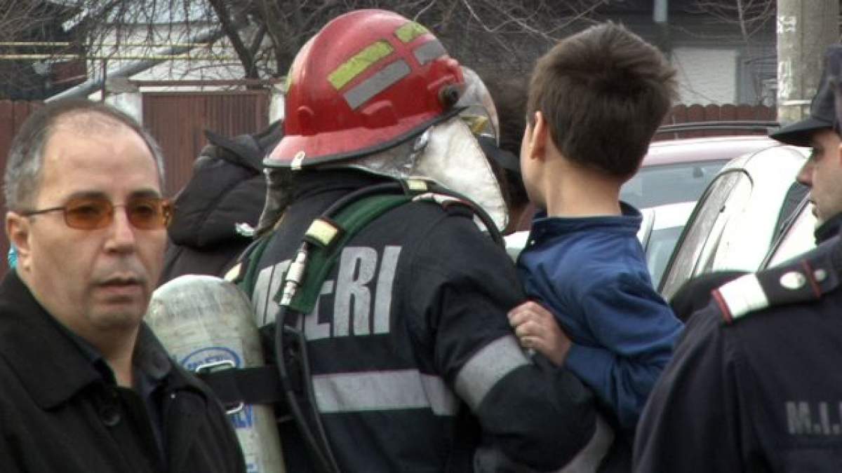 Incendiu de amploare în cartierul Colentina. Opt persoane au fost intoxicate