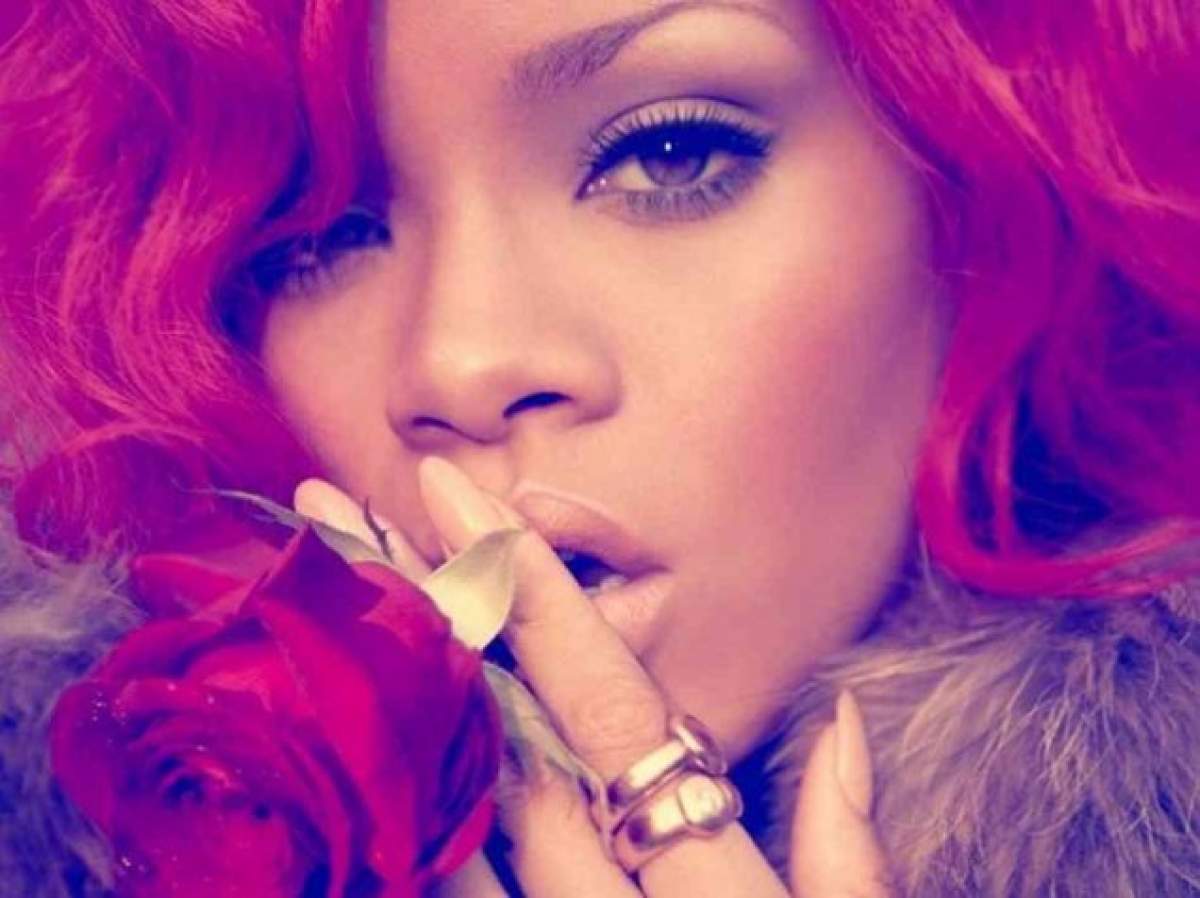FOTO incendiar! Rihanna a pozat provocator în sânii goi, dar uite cum arată! Mulţi bărbaţi au criticat-o