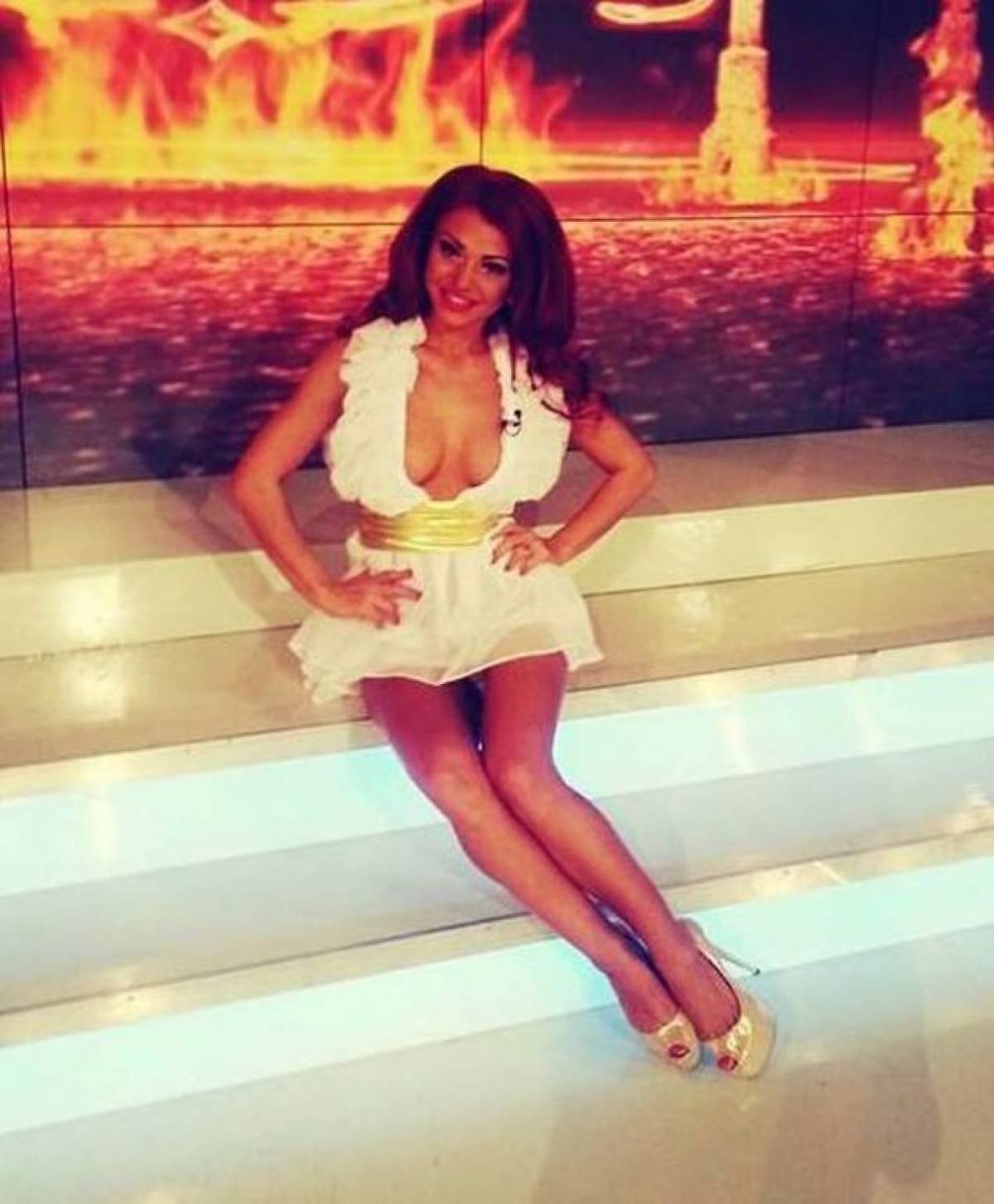 Ahh, ce provocator! Ana Mocanu e complet schimbată în poza asta. Arată ca o păpuşă porno!