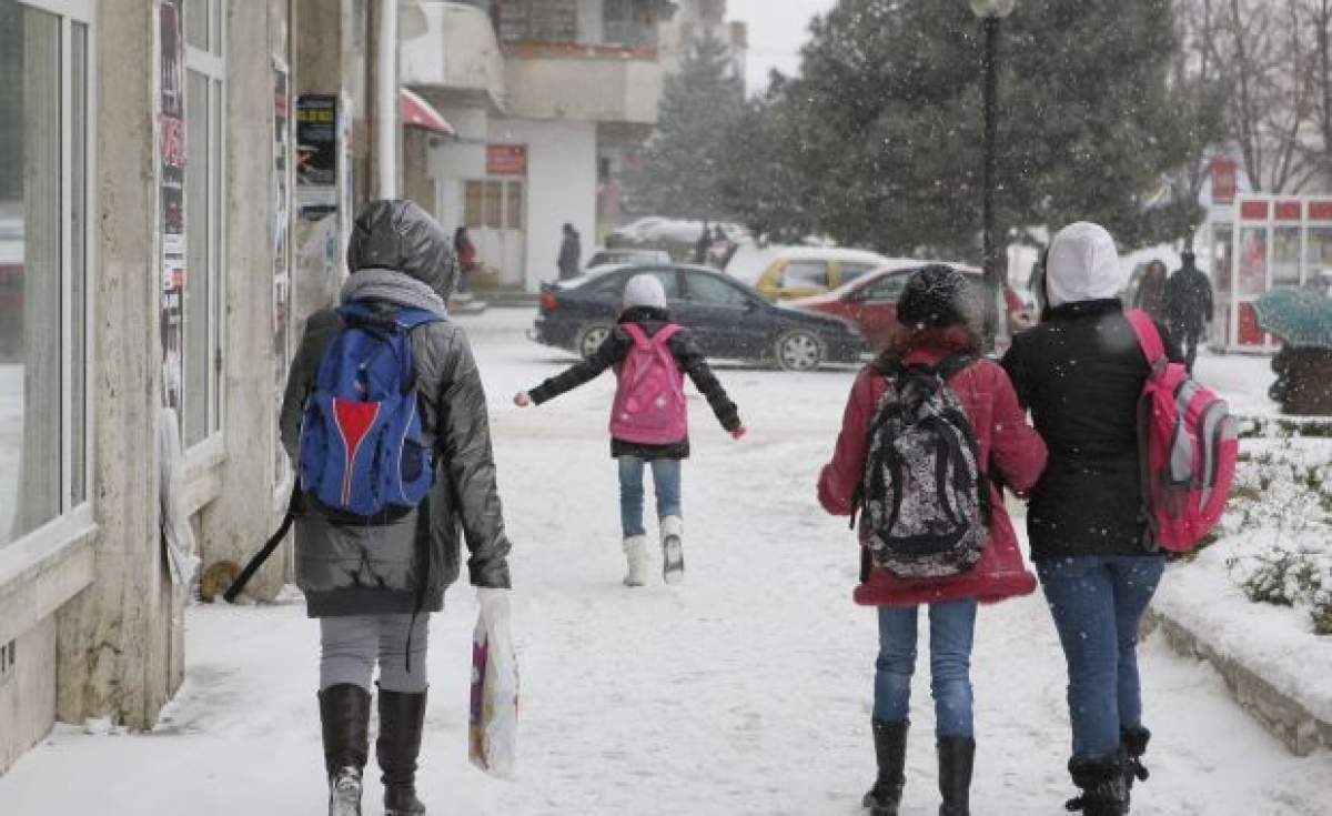 Şcolile din Bucureşti şi din 27 de judeţe vor fi închise luni şi marţi! Află dacă stai acasă!