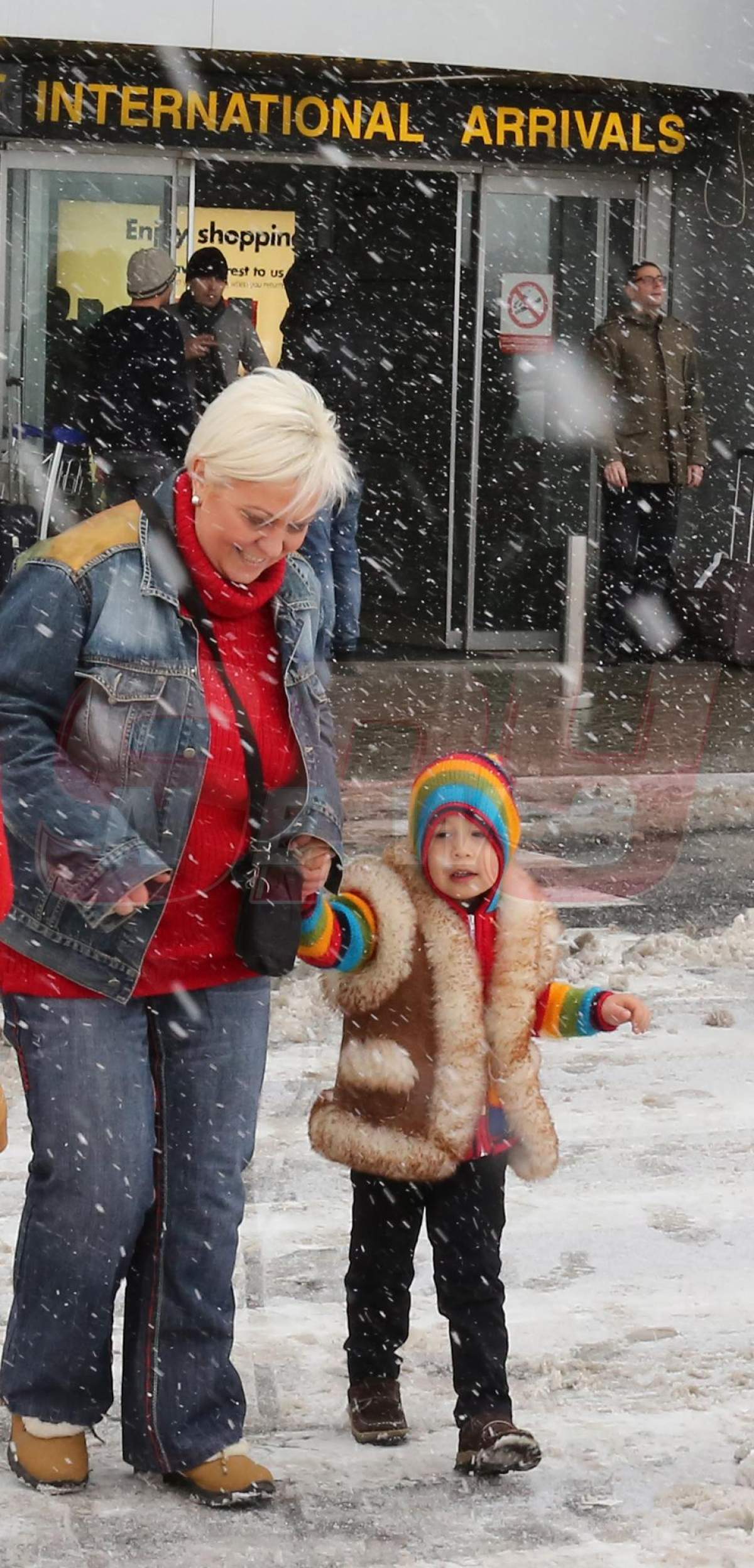 Întâlnire emoţionantă! Monica Anghel şi-a revăzut băiatul după 2 luni!