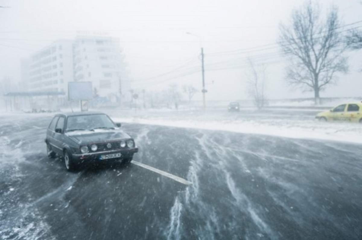 Situaţie critică din cauza nămeţilor! Traficul rutier este închis pe A2, A3 şi mai multe drumuri naţionale! Vezi lista