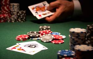 Guvernul României a dat liber la poker! Federaţia tună şi fulgeră
