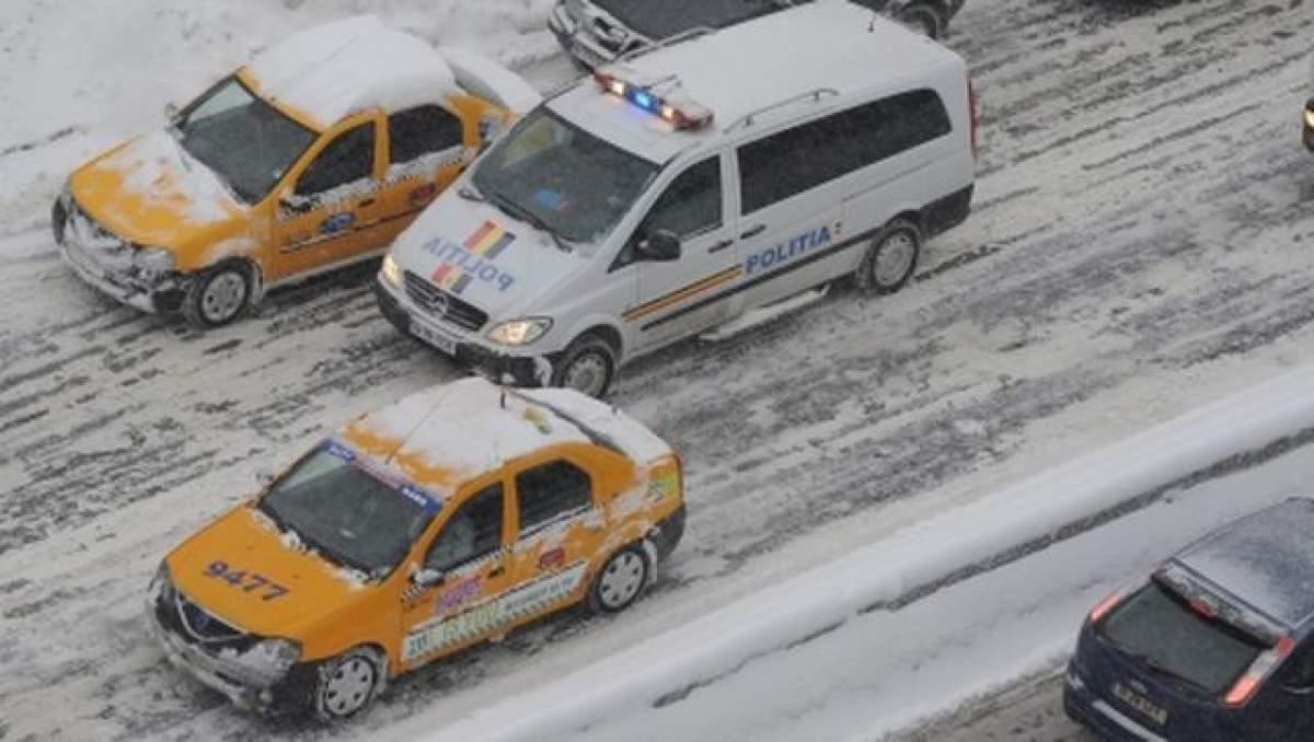 A înnebunit lumea! Muntele este luat cu asalt de turişti. Pe DN 1 s-au format cozi de kilometri, pe ambele sensuri