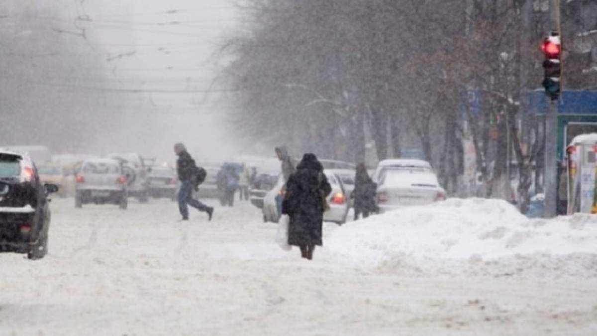 Traficul rutier este blocat pe trei autostrăzi şi pe mai multe drumuri naţionale! Vezi aici pe unde NU se circulă!