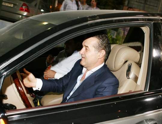 Hagi se dă peste cap să-l scoată pe Becali din puşcărie! Vezi ce trebuie să facă Regele!