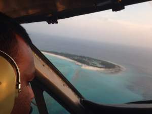 VIDEO Milionarul Uzunov, peripeţii în vacanţa din Maldive! A zburat cu rata de Buhuşi!