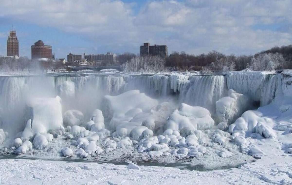 Incredibil, temperaturile extreme din Canada au înghețat Cascada Niagara! Vezi imaginile spectaculoase