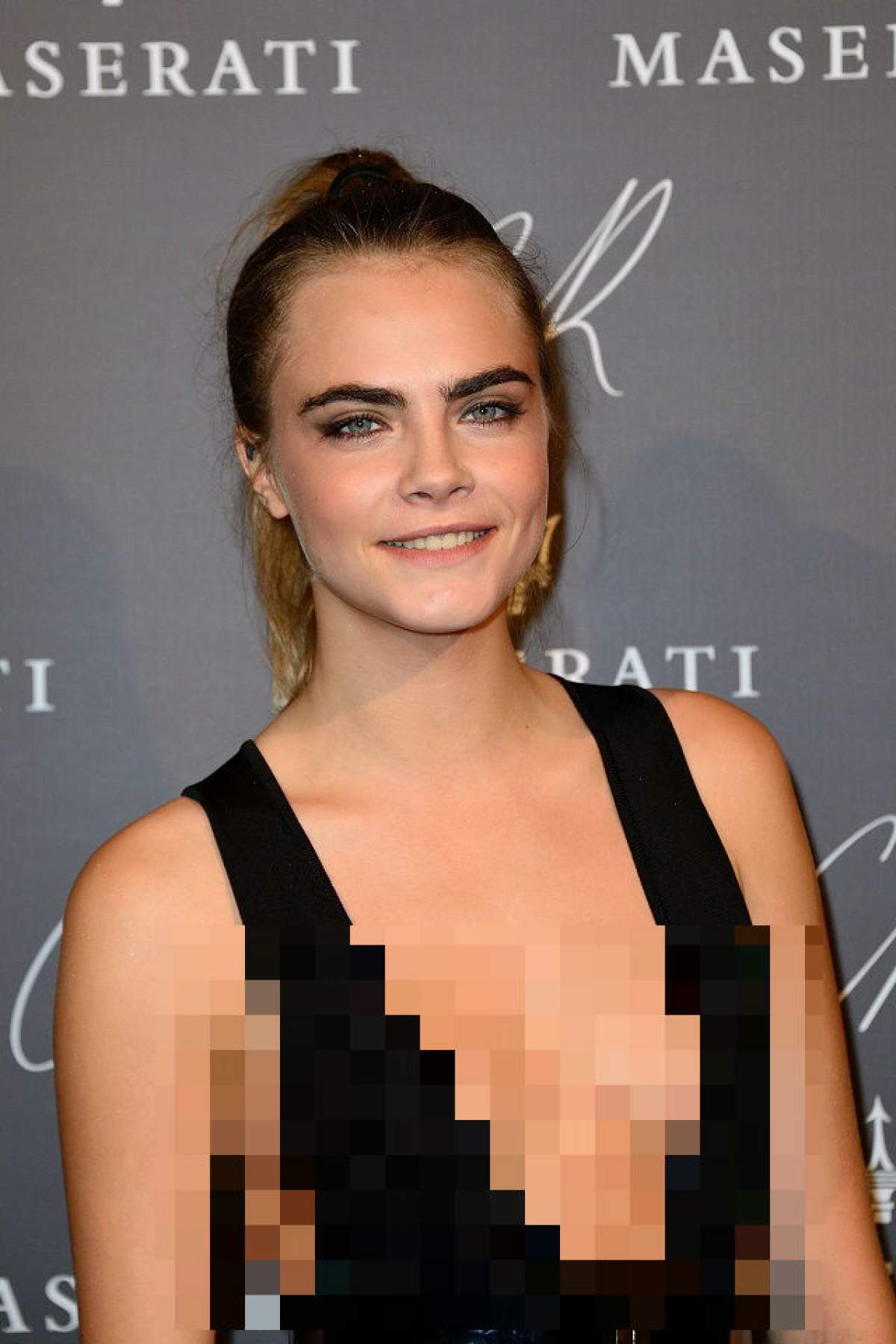 FOTO / Cara Delevingne a atras privirile ca un magnet! Decolteul generos a făcut pe toată lumea să se întrebe ce are sub sâni!