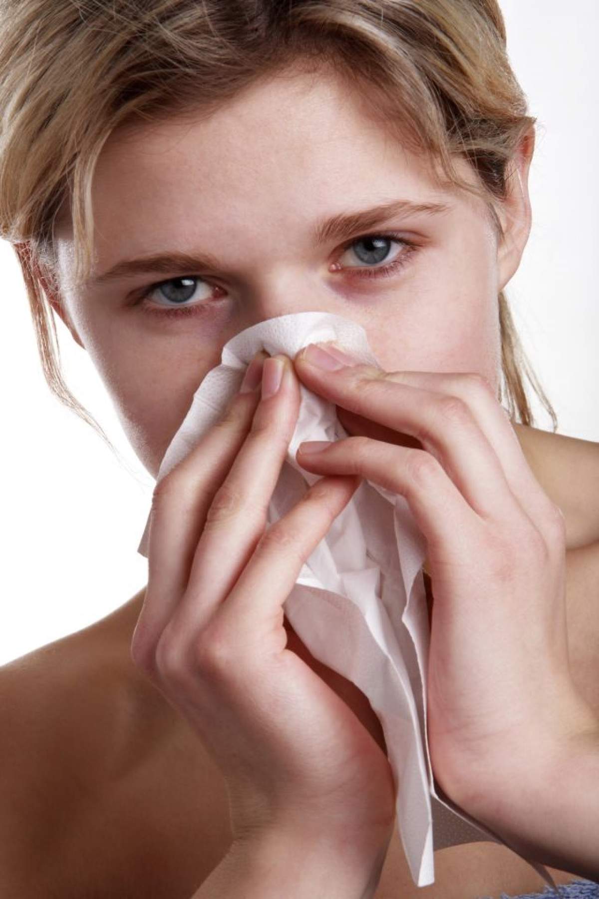Mituri despre bolile specifice sezonului rece! Îţi trece gripa cu vitamina C şi supă sau ar fi mai bine să le eviţi?