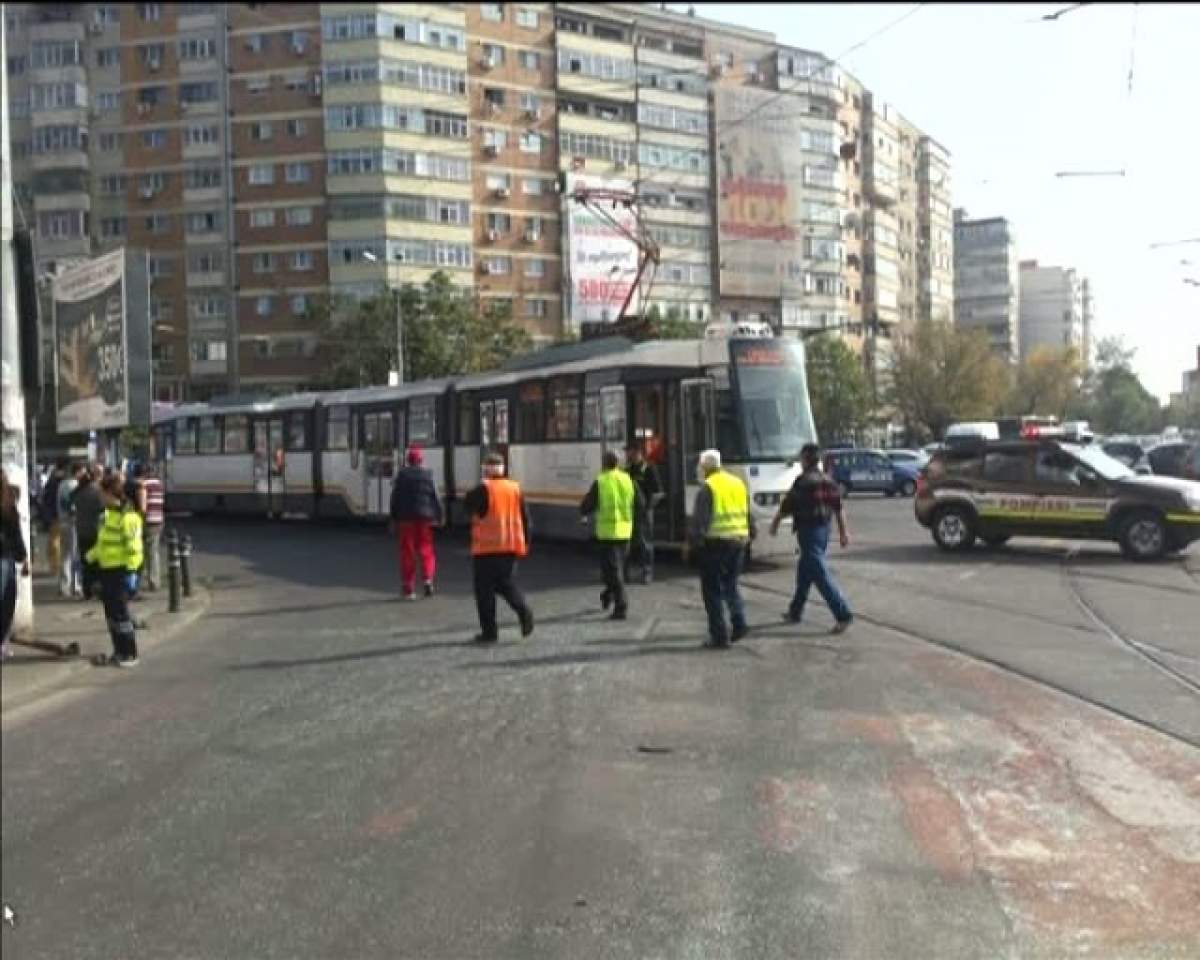 ACCIDENT GRAV în Capitală! Un tramvai s-a ciocnit cu un autobuz! Cinci persoane au fost rănite