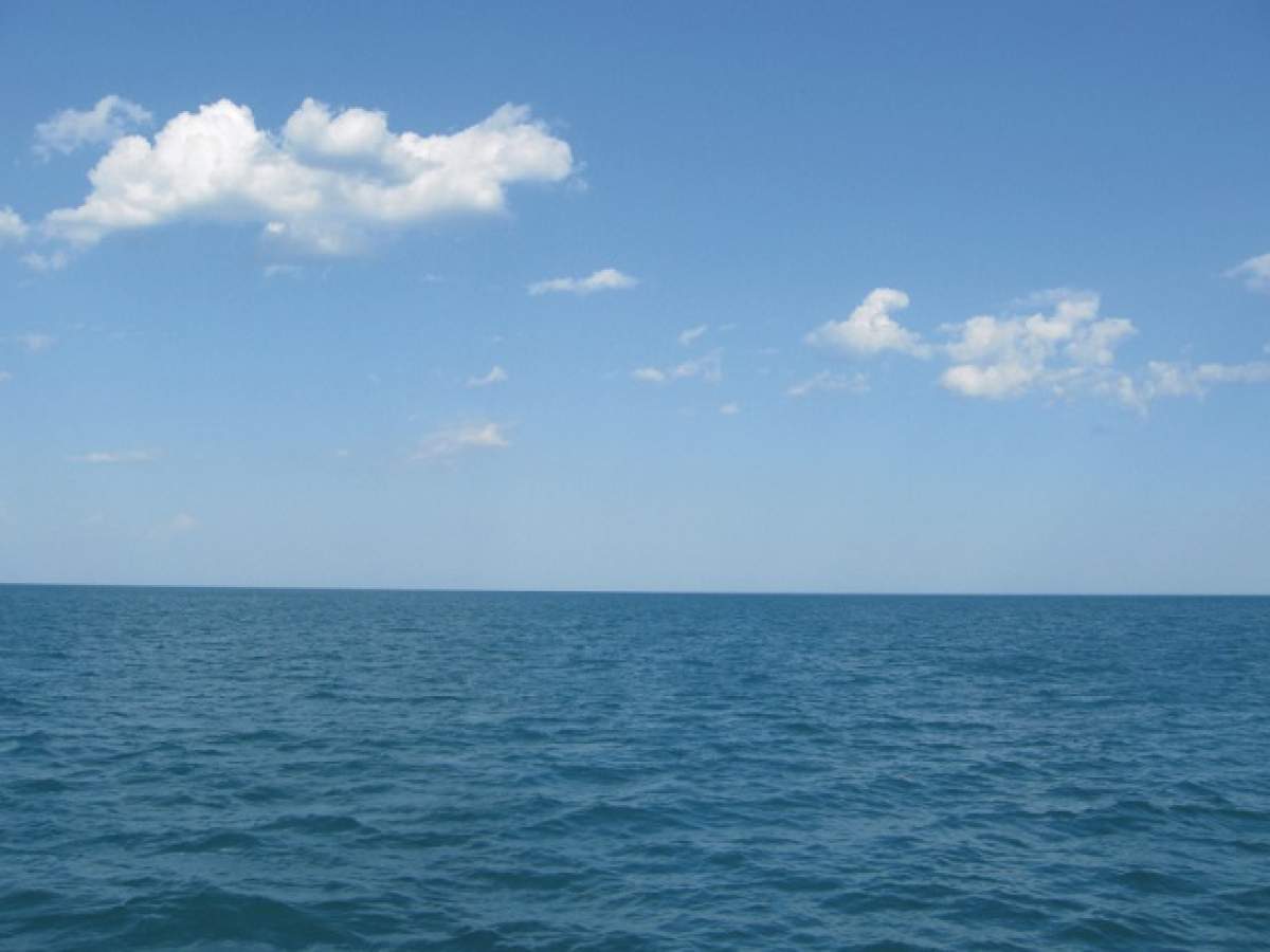 ÎNTREBAREA ZILEI - VINERI: De ce Marea Neagră este albastră?