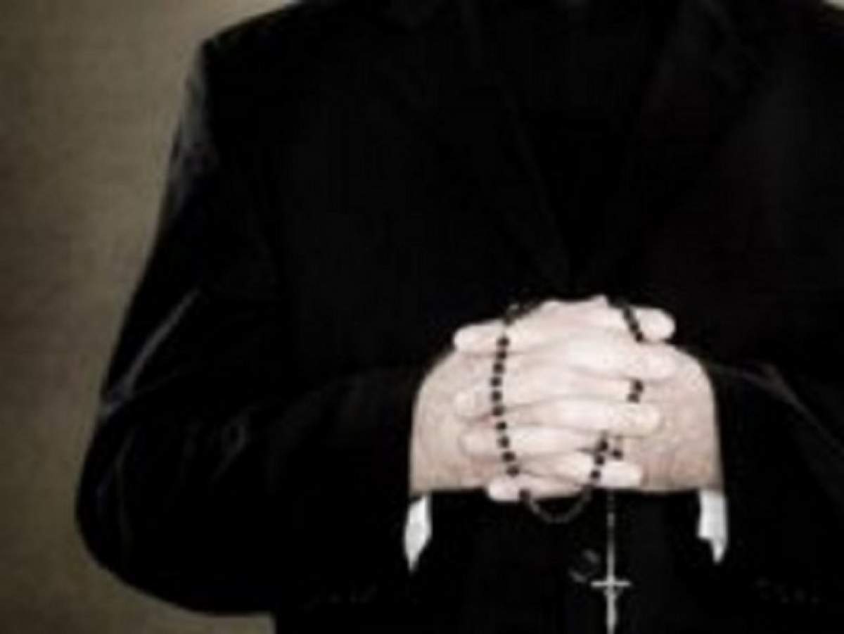 Pasiune nebună! Ce a păţit un preot după ce a făcut sex cu o tânără infestată cu HIV