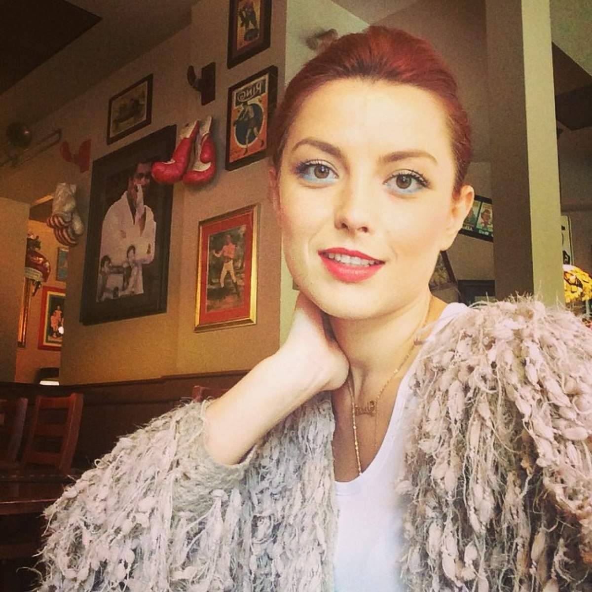 Elena Gheorghe  s-a pozat în aşternut! Cum arată NEMACHIATĂ, dis-de-dimineaţă!