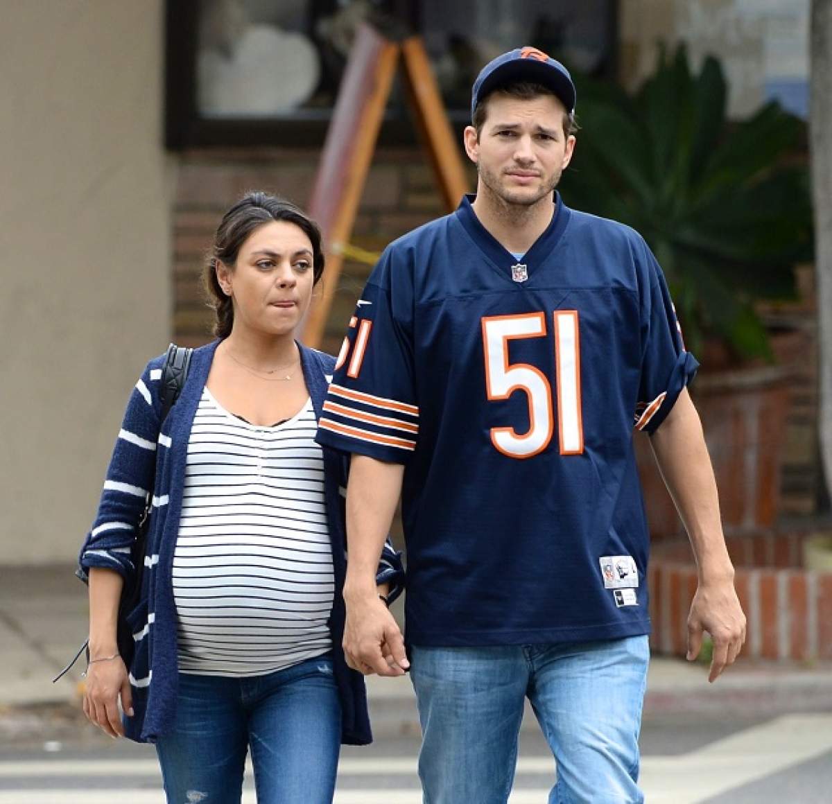 Mila Kunis şi Ashton Kutcher, în culmea fericirii! Actriţa a adus pe lume o fetiţă